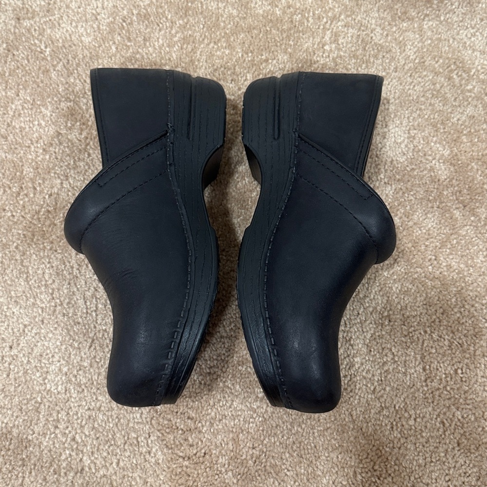 Dansko XP black leather clogs euro size 38 (U.S. size 7.5-8 equivalent) - Picture 2 of 6
